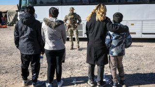 La separación de familias de migrantes en la frontera es un tema espinoso y polémico (foto de archivo).