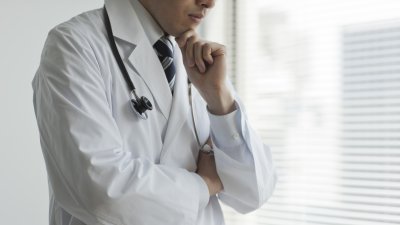 Cómo el éxodo de médicos puertorriqueños a EEUU está afectando a pacientes en la isla