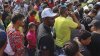 Miles de migrantes intentan solicitar refugio en la frontera sur de México