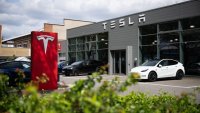 Tesla despedirá a más de 3,300 empleados en California como parte de su reestructuración