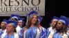 Más de 100 adultos hispanos completan su educación secundaria en Fresno