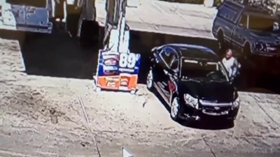 En video: roban vehículo con un bebé en su interior en Fresno