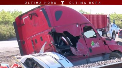 Chocan dos camiones en la carretera 99 y deja un conductor muerto