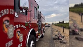 Oficiales del CHP en Fresno buscar un conductor que se dio a la fuga tras causar accidente mortal.