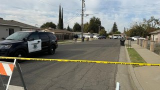 Policía de Tulare investiga doble homicidio tras robo a vivienda.