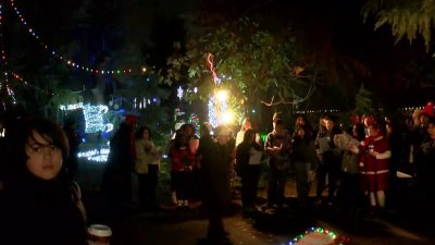 Encienden árbol de navidad en el centro de Fresno e inicia el tradicional Christmas Lane