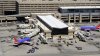 Tiroteo en el aeropuerto Sky Harbor de Phoenix deja tres heridos y dos detenidos en Navidad