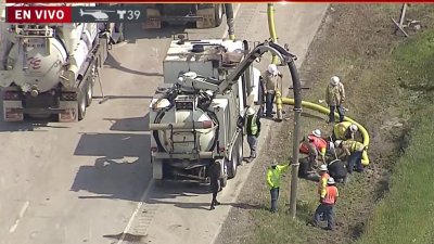 Millones de monedas terminan regadas en carretera de Texas