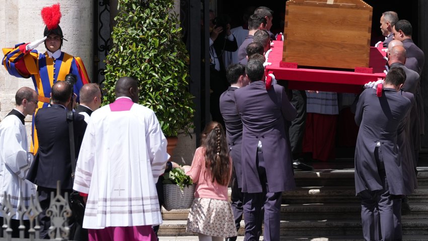 Llega el cortejo fúnebre del papa Francisco a la basílica de Santa María la Mayor