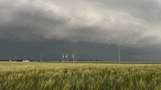 Las tormentas traen vientos y granizo desde el sur hasta el noreste de EEUU.