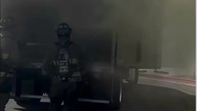 Fresno al Día: Un camión de trituración se incendia afuera de una estación de bomberos en Fresno