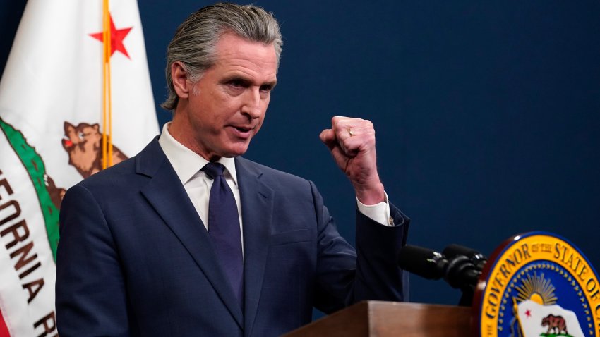 El gobernador de California, Gavin Newsom, durante una conferencia de prensa en Sacramento, California, el miércoles 14 de mayo de 2025. (AP Foto/Rich Pedroncelli)