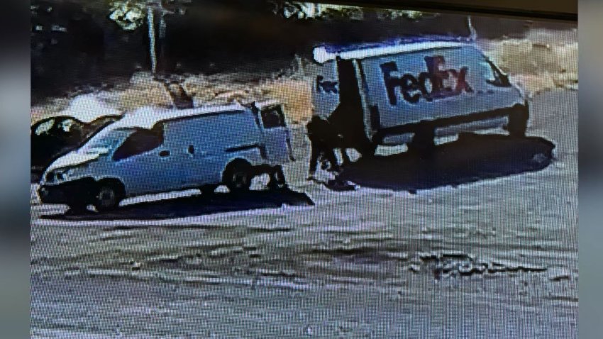 Robo armado de camioneta de FedEx