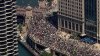 Video muestra una toma aérea de miles de personas marchando en el centro de Chicago por la protesta “No Kings”