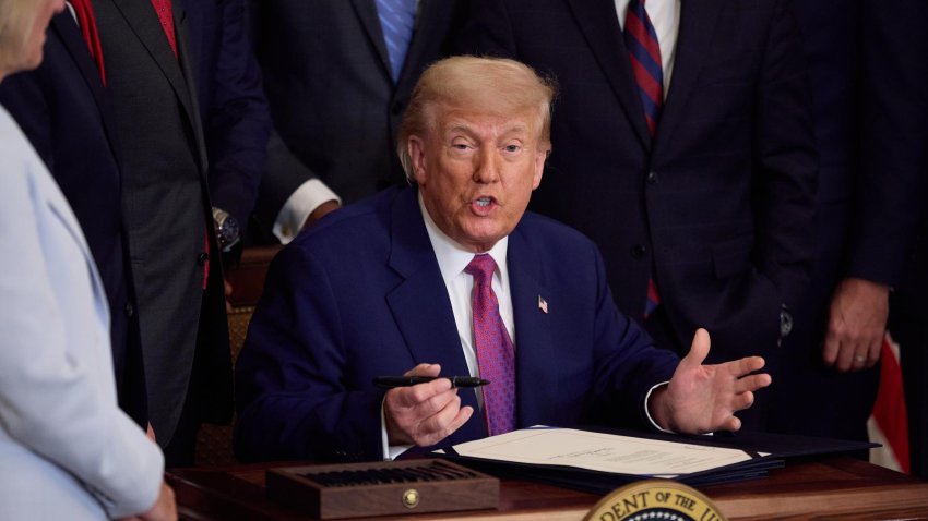 California demanda a Trump por revertir el veto de vehículos de gasolina en el estado