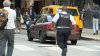Aterrador video: auto se dirige hacia manifestantes en Chicago dejando una mujer herida